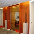 puerta y pared zona recepción