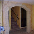 Arco en salon con pintura decorativa texturon naturpiedra
