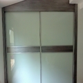 ARMARIO CORREDERO INSTALADO EN ZONA ABUARDILLADA