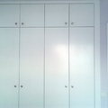 armario de puertas abatibles lacadas en blanco