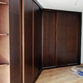 Armario de puertas rechapadas en nogal