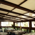 Cerramiento de restaurante en atico con techos motorizados en vidrio 