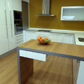 Cocina con mesa