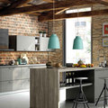 Cocina con pared de piedra y ladrillo