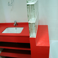 DETALLE LAVABO CERAMICO Y SILESTONE ROJO VITAL