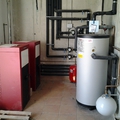 Instalación de calderas de pellet y acumuladores de ACS