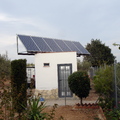Instalación solar fotovoltaica aislada, paneles solares.