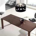 Mesa de comedor extensible.