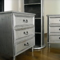 Muebles pintados en plata y negro(originalmente barnizados en caoba)