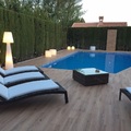 Piscina y terraza.