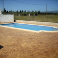 PISCINA 8 X 4 CON ESCALERA ROMANA Y TERRAZA DE HORMIGON ESTANPADO