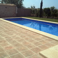 Piscina y entorno