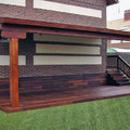 Construccion porche madera y colocacion cesped artificial