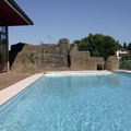 ROCA CON CATARATA EN PISCINA