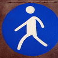 Señalizacion de señal peatonal en el suelo