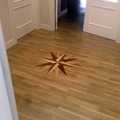 Suelo de roble incluida una estrella con puertas lacadas