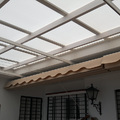 toldo plano entre pared
