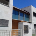 VIVIENDA UNIFAMILIAR: FACHADA PRINCIPAL