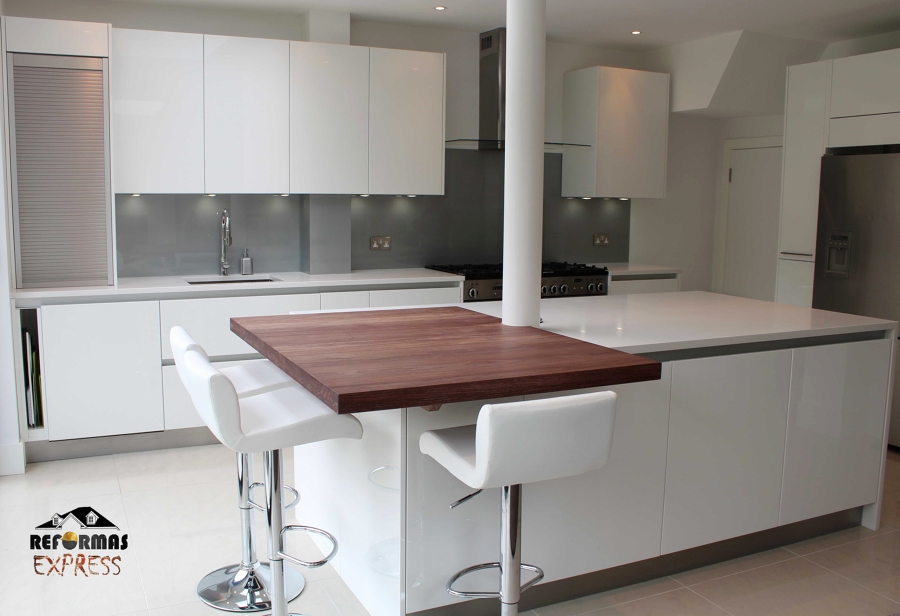 COCINA AMPLIA Y CONFORTABLE