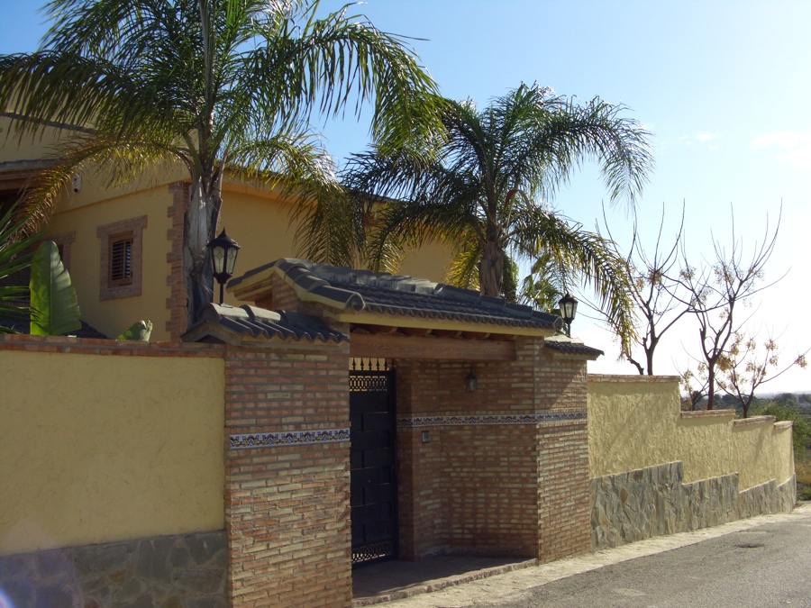 PUERTA VALLA ENTRADA