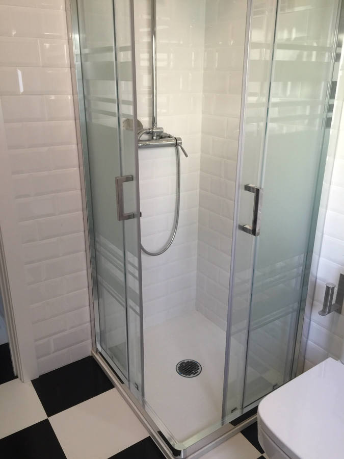 Mampara en baño de vivienda