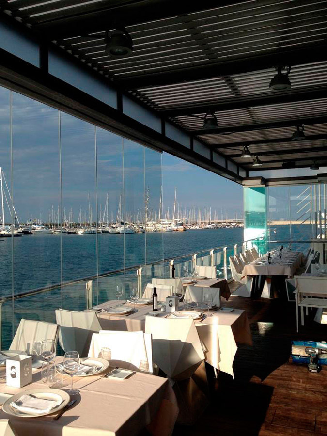 Cerramiento acristalado sin perfiles restaurante