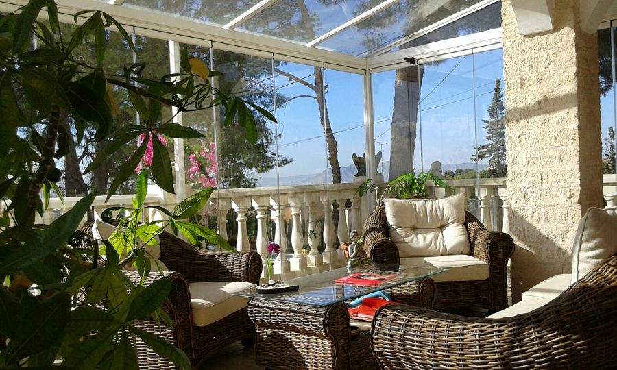 Cortina de vidrio conjunto con techo de vidrio