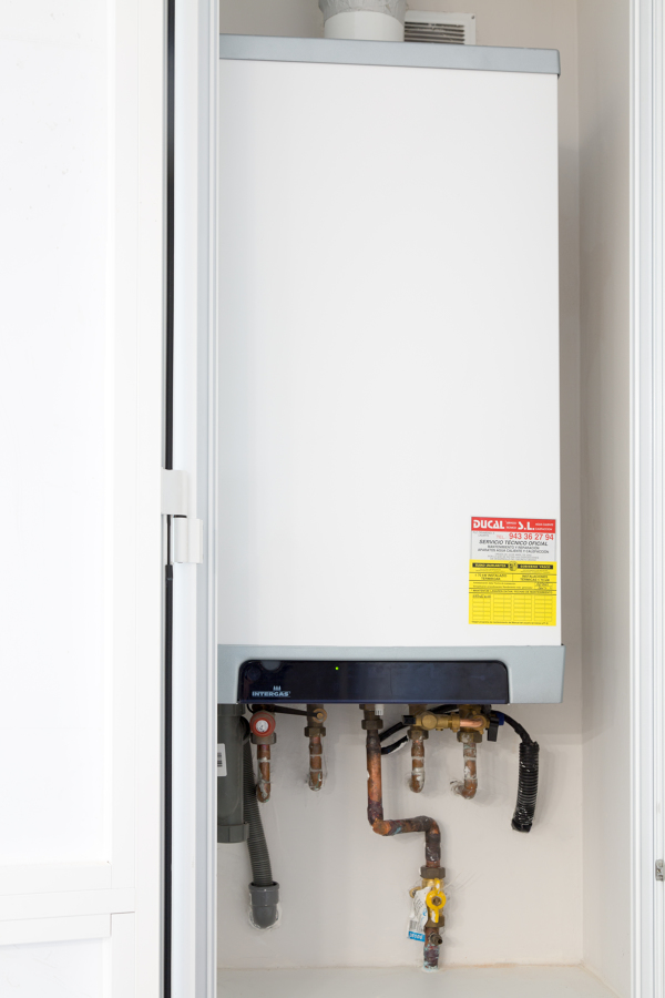 CALDERA INTERIOR EN ARMARIO ESTANCO