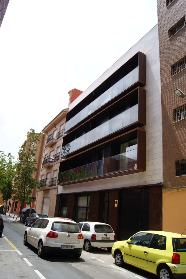 EDIFICIO VIVIENDAS
