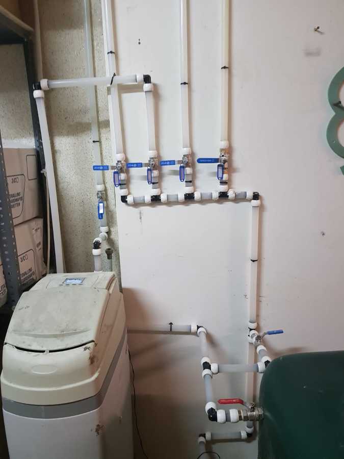 Instalación de depósitos de agua y motor