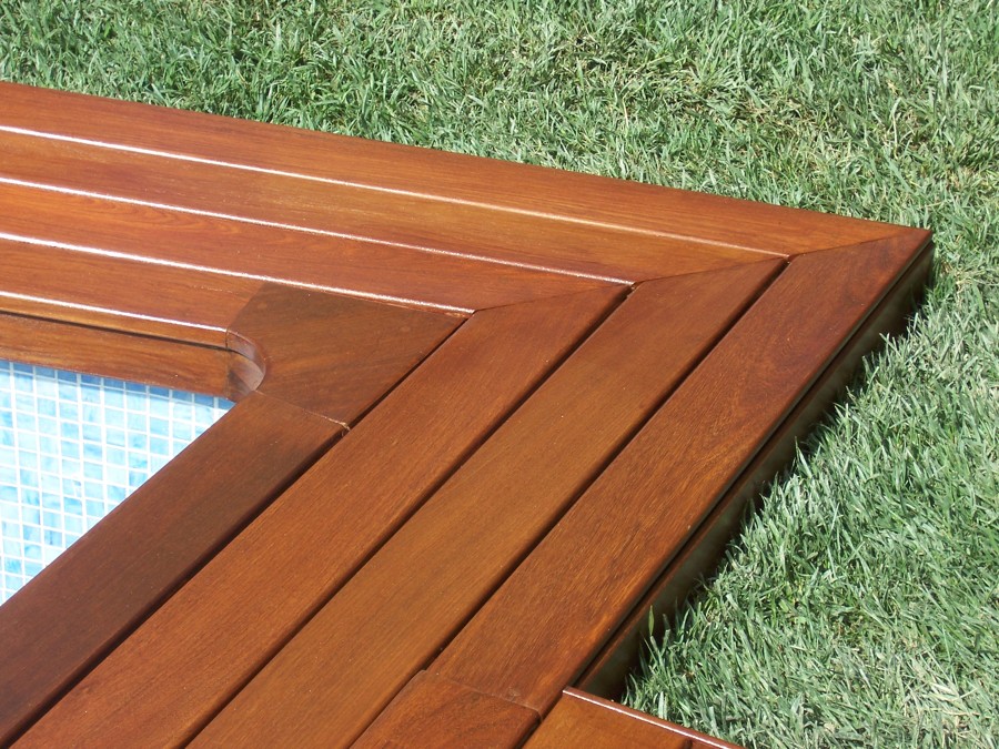 Tarima exterior en piscina