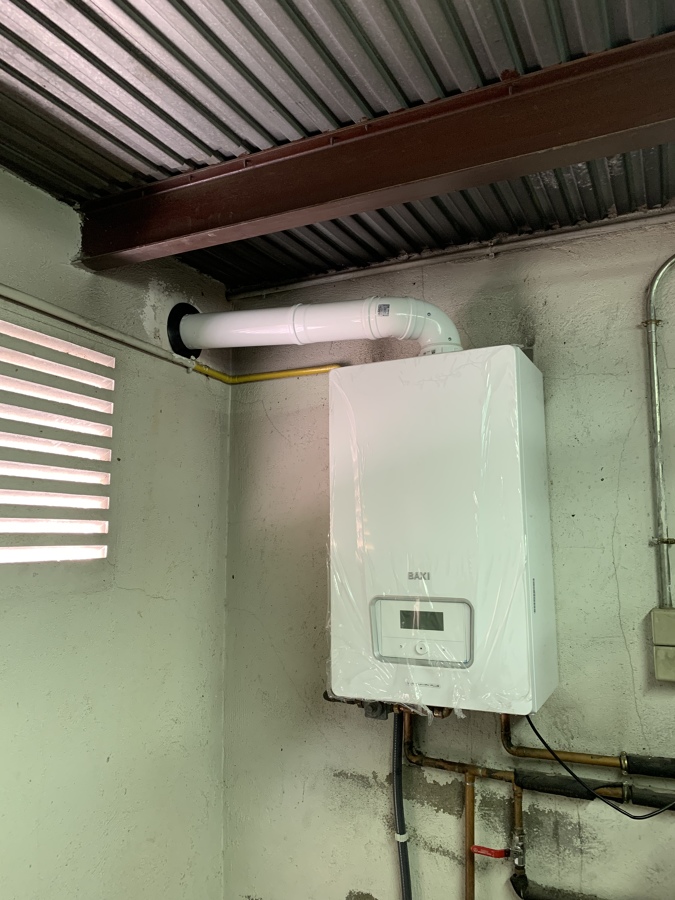 Caldera en cuarto de calderas