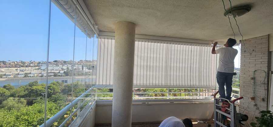 INSTALACIÓN CORTINA DE CRISTAL TERRAZA y TOLDOS