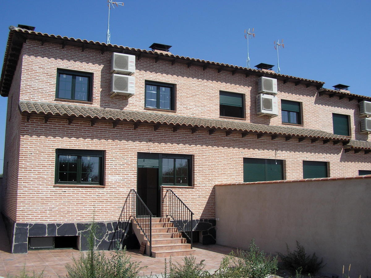 10 VIV. EN ALDEANUEVA DE S. BARTOLOME