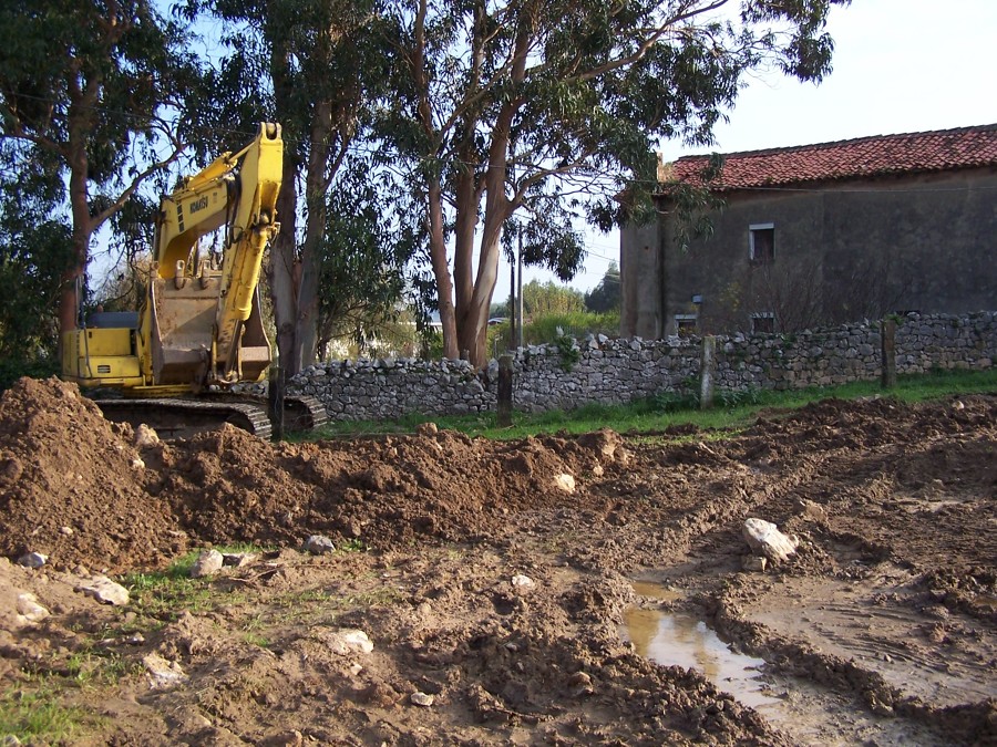 Excavaciones de profundidad para construcción de viviendas.