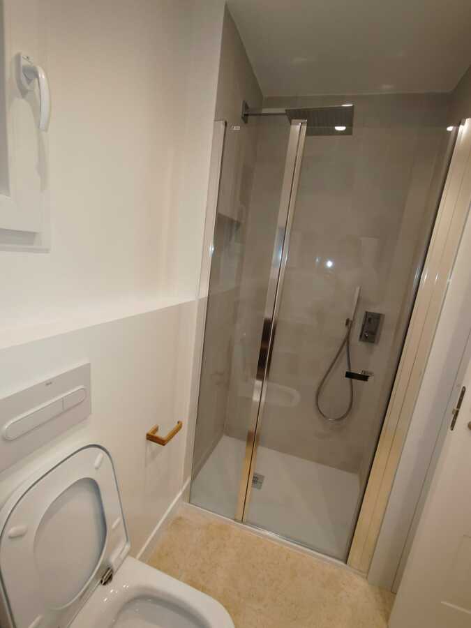 Baño, reformado montaje de mampara y demás