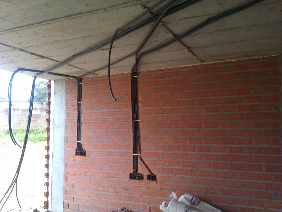 Terminando de instalar tubo corrugado