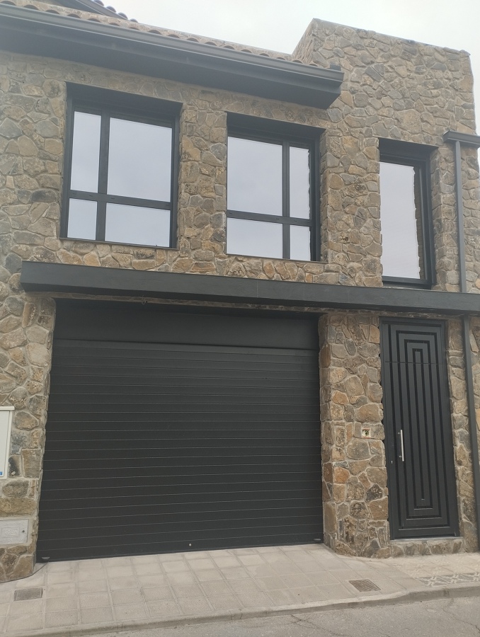 Ventanas hoja oculta Cortizo negro texturado