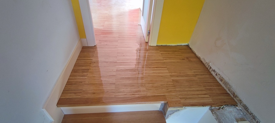 Instalación de parquet industrial y Barnizado