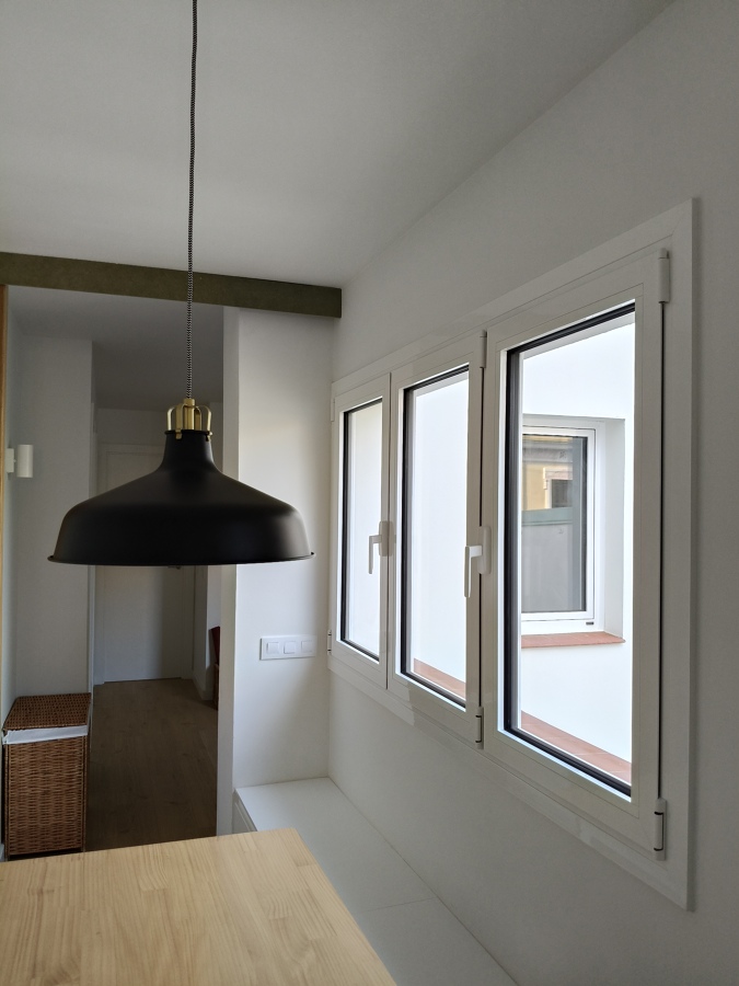 Ventanas oscilobatientes de aluminio con vidrios Climalit