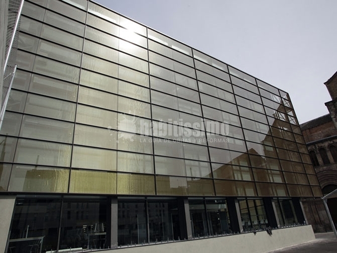 Muro cortina en fachada