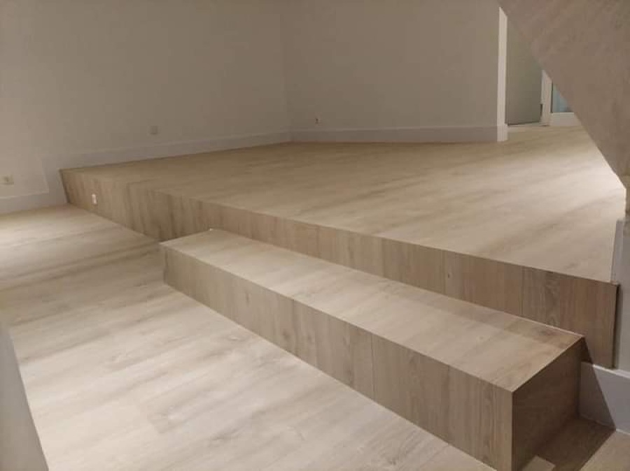 Forrado de peldaños con tarima laminada