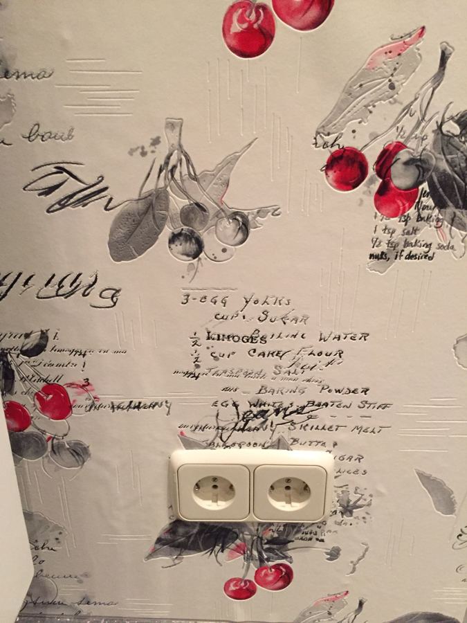 Papel pintado detalle enchufes