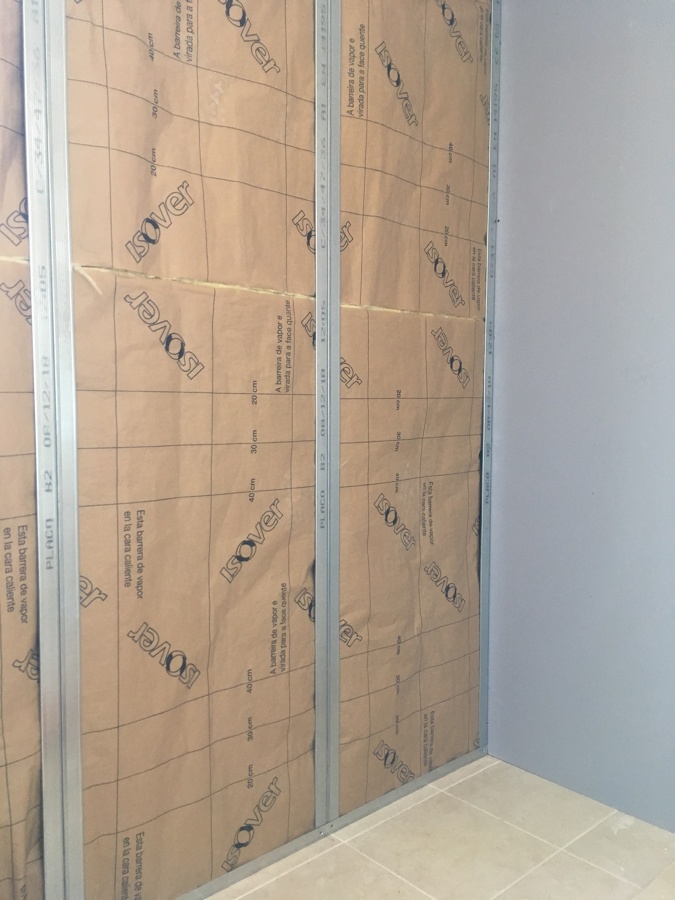 tabique de pladur con islamiento