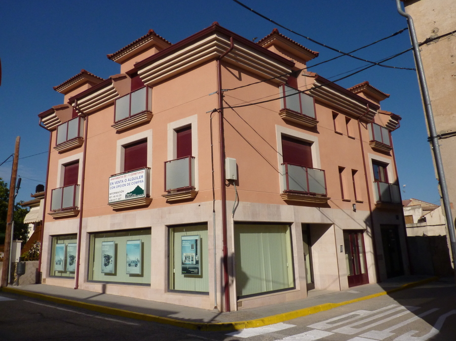 Promoción de 5 viviendas, locales y trasteros