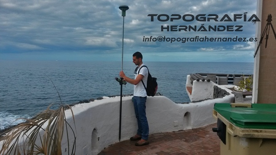 Topógrafo para redacción de proyecto