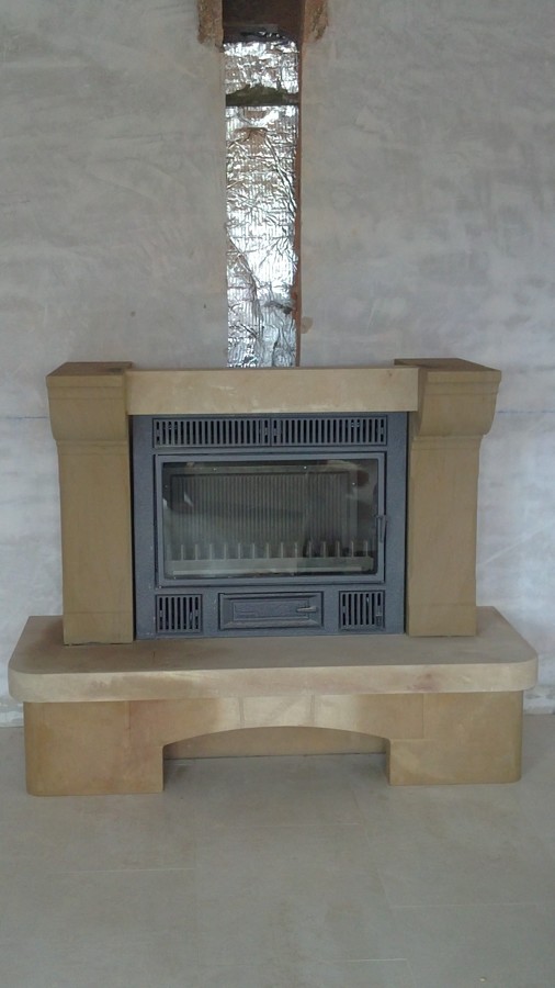 CHIMENEA DE SALÓN EN PIEDRA ARENISCA