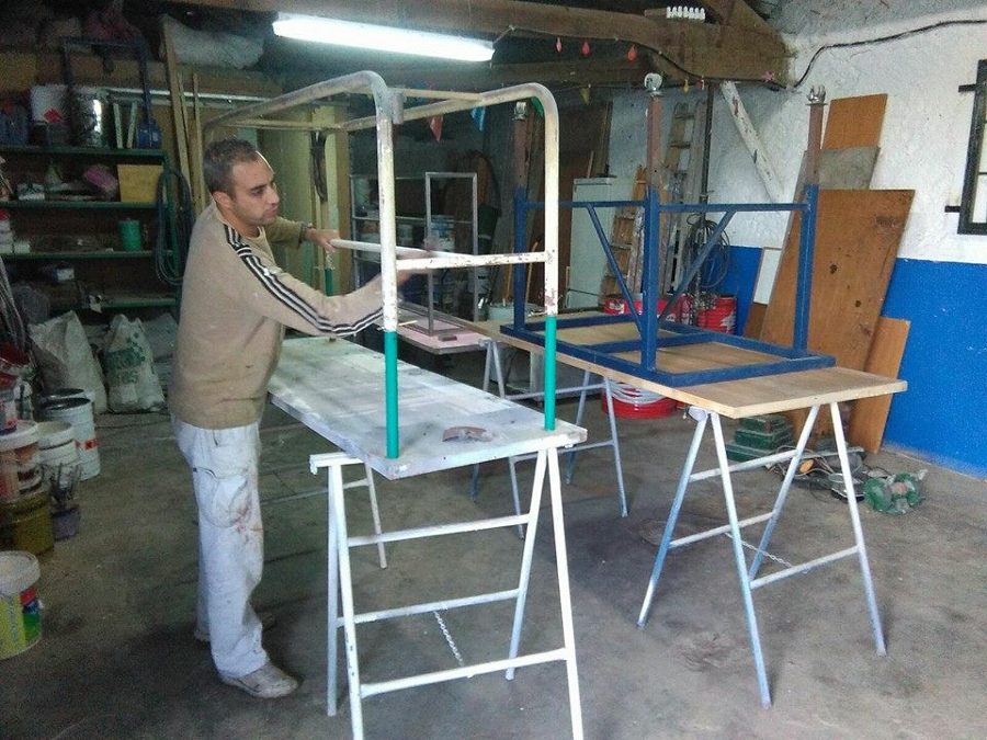 Lijado y esmaltado de mesa