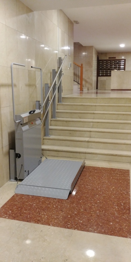 Plataforma salvaescaleras para comunidad de propietarios.