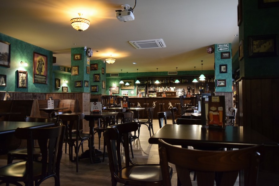 BAR HELMANTICS SPORT TAVERN